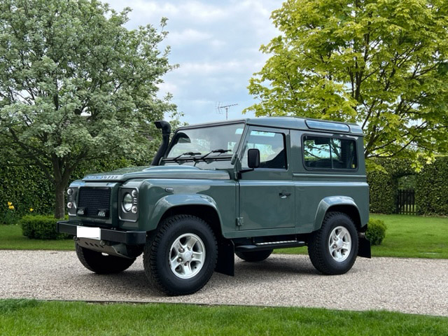 珍しい稀少な”ケスウィックグリーン”のDEFENDER 90SW 2.2Tdciモデル