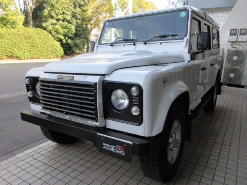 ランドローバーディフェンダー110SW 2.2Tdci XS 半革 純正Boostホイール 7人乗り 後期PUMAモデル Nox/Pm適合 3ナンバー コンビニエンスパック フロントシートヒーター 前後マッドフラップ XSサイドランナー 背面タイヤ 並行輸入車 右ハンドル 記録簿付