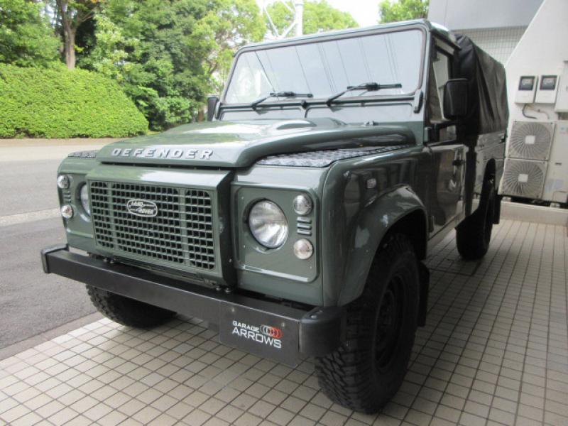 ランドローバーディフェンダー110SCPU 2.2Tdci ピックアップトラック Wolfstyleブラックホイール 2人乗り 後期PUMAモデル Nox/Pm適合 1ナンバー 新品エアコン装着 ヘリテイジスタイル CANVAS幌 クリアレンズ ヘリテイジグリル ウイングブラックチェッカープレート 前後マッドフラップ 並行輸入車 右ハンドル 記録簿付