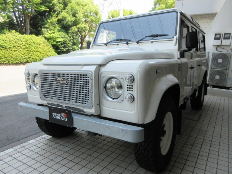 ランドローバーディフェンダー110 2.4TDCi SW 社外2DINナビTV Nox/PM適合 3ナンバー登録 ヘリテイジスタイル フォールディングサイドステップ ウッドステアリング 背面タイヤ 並行車 右ハンドル 記録簿付