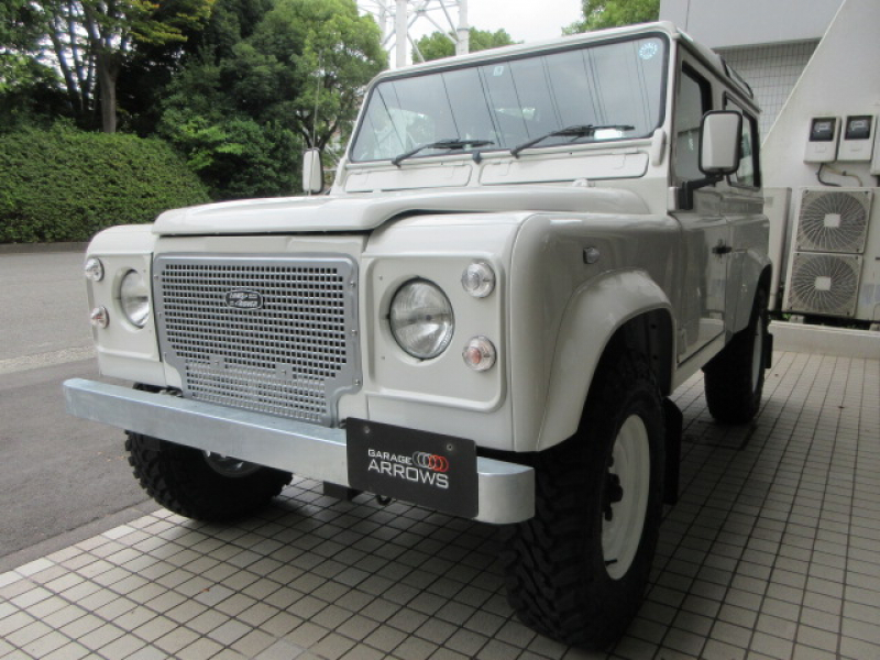 ランドローバーディフェンダー90SW 4.0V8 50th Anniversary SR 新品ホイール＆M/Tタイヤ5本 特別限定車 全国450台限定 ヘリテイジスタイル 新品SUSマフラー ステンレスボルト 背面タイヤ 6人乗り AT車 ワンオーナー車 正規ディーラー車 右ハンドル 記録簿付