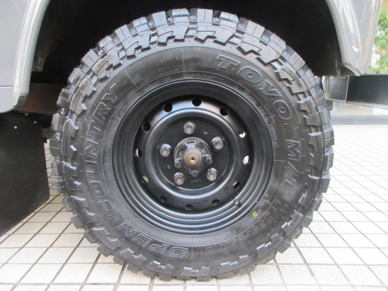 ランドローバーディフェンダー用スチールホイールスタッドレスタイヤ4