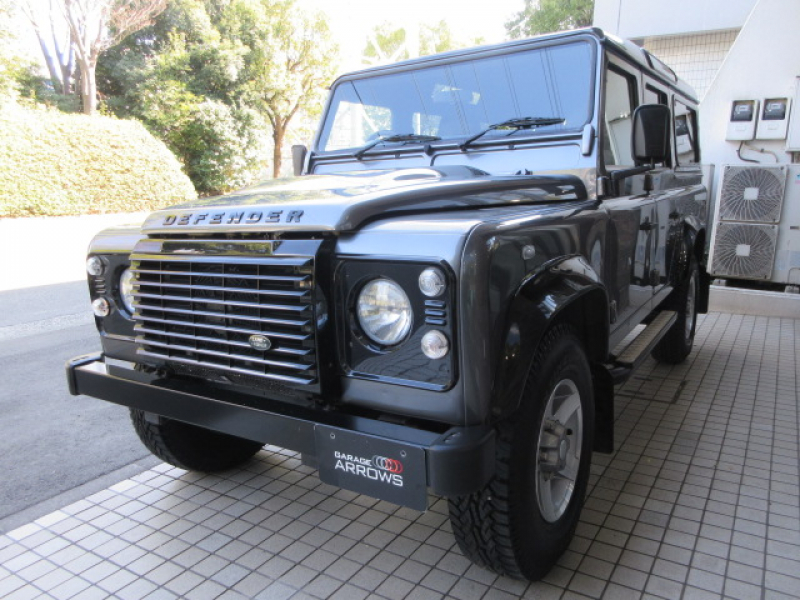 ランドローバーディフェンダー110SW 2.2Tdci LANDMARK EDITOIN 本革 専用AW 特別限定車 7人乗り プレミアムレザーシート アルカンターラルーフライニング クリアレンズ ブラックパック後継 前後マッドフラップ サイドライナー 背面タイヤ 並行輸入車 右ハンドル 記録簿付