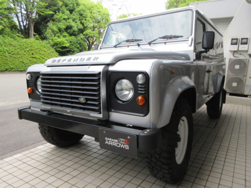 ランドローバーディフェンダー110HT 2.2Tdci ハードトップ 2人乗り Nox/Pm適合 1ナンバー登録 ホワイトルーフ スチールホイール マッドフラップ 背面タイヤ 並行輸入車 右ハンドル 記録簿付