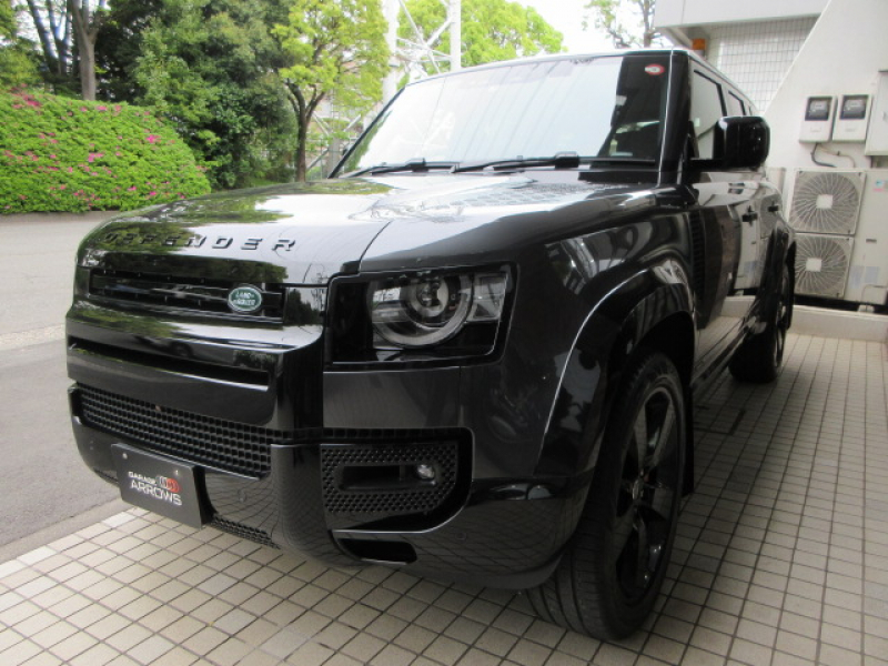 ランドローバーディフェンダー110 X D300 MHEV 本革 パノラマSR 純正ナビ 純正22AW エアサス 7人乗り ファミリーコンフォートパック マトリックスLED HUD 電動サイドステップ エクステンテドレザーアップグレード 純正マッドフラップ ワイドオーバーフェンダー 2022年モデル ワンオーナー車 正規ディーラー車 右ハンドル 全正規D記録簿付