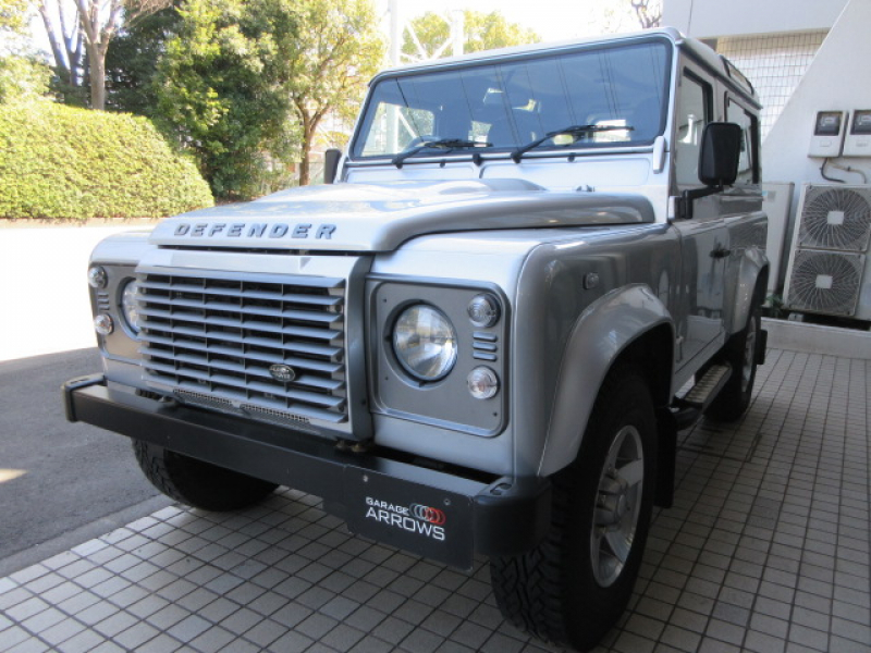 ランドローバーディフェンダー90SW 2.2Tdci XS 半革 純正デュアルフィニッシュAW 4人乗り AT換装済 Nox/Pm適合 3ナンバー クリアレンズ 前後マッドフラップ XSサイドランナー 背面タイヤ 並行輸入車 右ハンドル 記録簿付