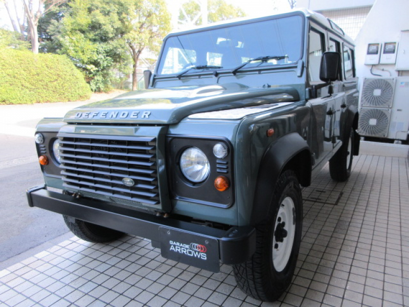 ランドローバーディフェンダー110SW 2.2Tdci ホワイトスチールホイール 7人乗り AT換装済 Nox/Pm適合 3ナンバー ホワイトルーフ ウイングチェッカープレート 背面タイヤ 並行輸入車 右ハンドル 記録簿付