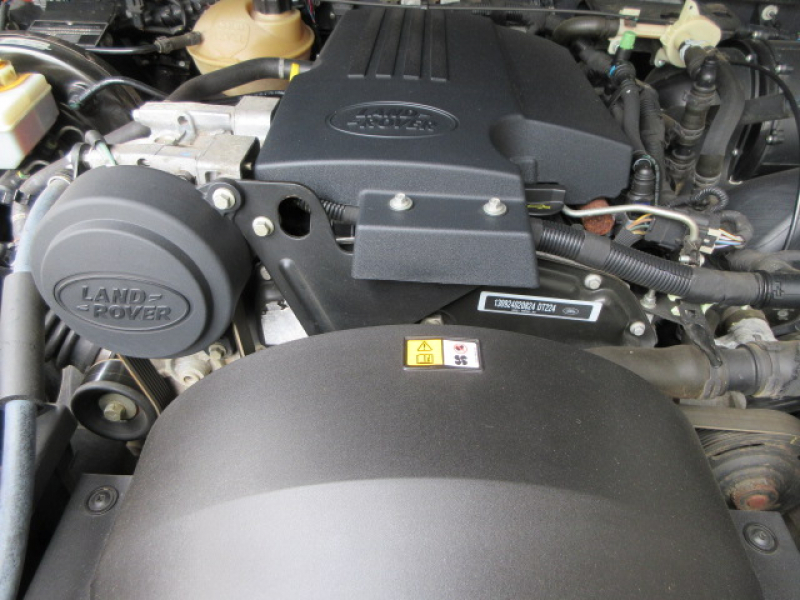 ランドローバー ディフェンダー 90 SOFTTOP 2.2Tdci 本革張替