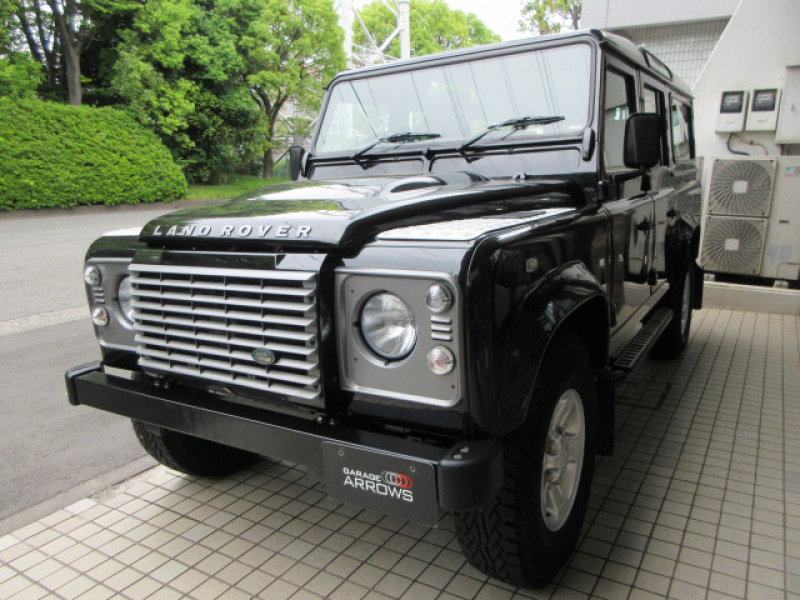 ランドローバーディフェンダー110SW 2.2Tdci XS 半革 SR 純正Boostホイール 7人乗り AT換装済 Nox/Pm適合 3ナンバー 稀少SR付 ステンレスボルト クリアレンズ 前後マッドフラップ XSサイドランナー リアNASステップ 背面タイヤ 並行輸入車 右ハンドル 記録簿付
