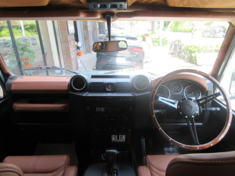 ランドローバー ディフェンダー 90パノラミックウィンドウ 本革張替