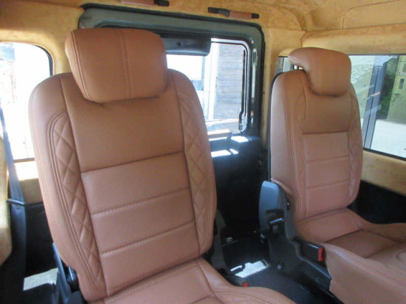 ランドローバー ディフェンダー 90パノラミックウィンドウ 本革張替