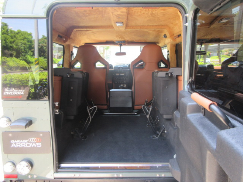 ランドローバー ディフェンダー 90パノラミックウィンドウ 本革張替