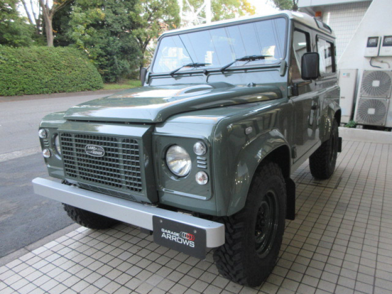 ランドローバーディフェンダー90SW 2.2Tdci  本革張替 ヘリテイジカスタム 新品スチールホイール 新品MTタイヤ 4人乗り AT換装済 Nox/Pm適合 3ナンバー プレミアムカーペット全面施工 アルカンターラルーフライニング ウッドステアリング ホワイトルーフ クリアレンズ ヘリテイジグリル  前後マッドフラップ 背面タイヤ 並行輸入車 右ハンドル 記録簿付