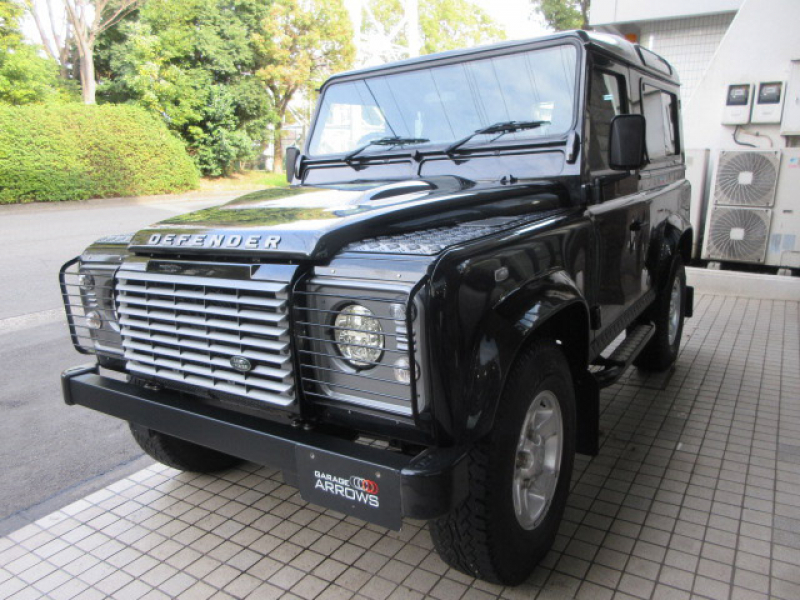 ランドローバーディフェンダー90SW 2.2Tdci XS 本革 純正Boostホイール 4人乗り AT換装済 Nox/Pm適合 3ナンバー プレミアムシート アルカンターラルーフライニング ランプガード クリアレンズ 前後マッドフラップ XSサイドランナー 背面タイヤ 並行輸入車 右ハンドル 記録簿付