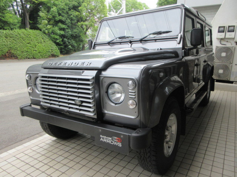 ランドローバーディフェンダー110SW 2.2Tdci XS 半革 純正Boostホイール 7人乗り Nox/Pm適合 3ナンバー クリアレンズ コールドクライメイトパック ステンレスボルトKIT 前後マッドフラップ SVXサイドランナー 背面タイヤ 英国ワンオーナー 並行輸入車 右ハンドル 記録簿付