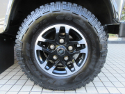 ランドローバー ディフェンダー 90SW 2.2Tdci アドベンチャーエディション 本革 純正専用AW 後期最終モデル 特別限定車 4人乗り AT換装済 Nox/Pm適合 3ナンバー プレミアムレザーシート プレミアムカーペット施工 アルカンターラルーフライニング クリアレンズ LEDヘッドライト ルーフラック リアラダー シュノーケルKIT 並行輸入車 右ハンドル 記録簿付の中古車