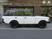 ランドローバー レンジローバー 4.0クラシック 本革 SR SWB クラシックインテリア コイルサス バーチカルグリル 英国ブラックバンパー フロントスポイラーレス サイドモールディングレス ウッドパネルリペア施工済 LEDヘッドライト バックカメラ 社外オーディオ 前後ドラレコ 正規ディーラー車 右ハンドル 記録簿付の中古車