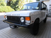 ランドローバー レンジローバー 4.0クラシック 本革 SR SWB クラシックインテリア コイルサス バーチカルグリル 英国ブラックバンパー フロントスポイラーレス サイドモールディングレス ウッドパネルリペア施工済 LEDヘッドライト バックカメラ 社外オーディオ 前後ドラレコ 正規ディーラー車 右ハンドル 記録簿付の中古車