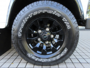 ランドローバー ディフェンダー 90SW 2.2Tdci XS 半革 SawtoothブラックAW URBANTRUCK 4人乗り Nox/Pm適合 3ナンバー ブラックヘッドライナー MOMOステア NASステップ LEDバンパー LEDヘッドライト LEDレンズ ブラックFグリル＆H/Lサラウンド Fアンダーカバー ブラックサイドランナー 前後マッドフラップ  背面タイヤ 並行輸入車 右ハンドル 記録簿付の中古車