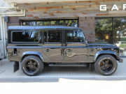 ランドローバー ディフェンダー 110UW 2.2Tdci 社外18AW 5人乗り 後期最終PUMAモデル AT換装済 Nox/Pm適合 3ナンバー 社外グリル 社外Fアンダーガード プレミアムシート エボニーヘッドライナー  フルカーペット施工 LEDヘッドライト LEDバンパー NASランプ NASリアステップ  サイドランナー 背面タイヤ 並行輸入車 右ハンドル 記録簿の中古車