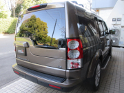ランドローバー ディスカバリー4 5.0SE 本革 3SR 純正ナビTV 純正19AW 7人乗り AJ5.0V8最終モデル サイドステップ 全方位カメラ リアPDC ハーマンカードン Bluetoothオーディオ  バイキセノンヘッドライト プッシュSTART スマートKEY 正規ディーラー車 右ハンドル 記録簿付の中古車