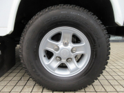 ランドローバー ディフェンダー 110SW 2.2Tdci XS 半革 純正Boostホイール 7人乗り 後期PUMAモデル Nox/Pm適合 3ナンバー コンビニエンスパック フロントシートヒーター 前後マッドフラップ XSサイドランナー 背面タイヤ 並行輸入車 右ハンドル 記録簿付の中古車