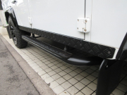 ランドローバー ディフェンダー 110SW 2.2Tdci 本革張替 新品SawtoothブラックAW 7人乗り Nox/Pm適合 3ナンバー 後期PUMAモデル ブラックパック 新品BFGタイヤ コンフォートスプリング LEDヘッドライト LEDレンズKIT ブラックチェッカープレート 前後マッドフラップ  サイドランナー 背面タイヤ 並行輸入車 右ハンドル 記録簿付の中古車