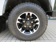 ランドローバー ディフェンダー 90SW 2.2Tdci アドベンチャーED 黒革 専用AW 4人乗り 特別限定車 世界限定600台 セレブレーションモデル Nox/Pm適合 3ナンバー ルーフラック＆リアラダー シュノーケル 専用アンダーガード アルカンターラ フルカーペット LEDヘッドライト LEDレンズkit 禁煙車 前法人オーナー 並行輸入車 右ハンドル 記録簿付の中古車