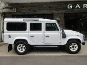 ランドローバー ディフェンダー 110SW 2.4tdci XS 半革 ZUホワイトホイール 5人乗り AT換装済 Nox/Pm適合 3ナンバー 純正Aガード WARNウインチ ウインチバンパー 前後ランプガード シュノーケル LEDヘッドライト  クリアレンズ XSサイドランナー 背面タイヤ 2オーナー車 屋内ガレージ保管 並行輸入車 右ハンドル 記録簿付の中古車