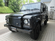 ランドローバー ディフェンダー 110SW 2.2Tdci XS 半革 純正Boostホイール 7人乗り 後期PUMAモデル Nox/Pm適合 3ナンバー プレミアムメタリック 2DINナビTV コンビニエンスパック リクライニング フルカーペット施工 クリアレンズ Fシートヒーター 前後マッドフラップ 背面タイヤ 新車並行 屋根付ガレージ保管 並行輸入車 右ハンドル 記録簿付の中古車
