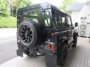 ランドローバー ディフェンダー 90SW 2.2Tdci XS 半革 純正BoostAW 4人乗り 後期PUMAモデル Nox/Pm適合 3ナンバー クリアレンズ フルカーペット施工 前後マッドフラップ XSサイドランナー 背面タイヤ 並行輸入車 右ハンドル 記録簿付の中古車