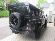 ランドローバー ディフェンダー 110SW 2.2Tdci XS 半革 社外ブラックAW 7人乗り AT換装済 Nox/Pm適合 3ナンバー BFGタイヤ プレミアムシート LEDヘッドライト LEDバンパー スモークLEDレンズKIT ブラックチェッカープレート 社外グロスブラックFグリル フルカーペット施工 前後マッドフラップ サイドランナー 背面タイヤ 並行輸入車 右ハンドル 記録簿の中古車