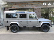 ランドローバー ディフェンダー 110 XS SW 2.4Tdci 半革 ディーゼル 7人乗り 新品タイヤ＆WOLFホイール5本 フォールディングサイドステップ Nox/PM適合 3ナンバー登録 新車並行車 右ハンドル 記録簿付の中古車