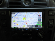 ランドローバー ディフェンダー 110 2.4TDCi SW 社外2DINナビTV Nox/PM適合 3ナンバー登録 ヘリテイジスタイル フォールディングサイドステップ ウッドステアリング 背面タイヤ 並行車 右ハンドル 記録簿付の中古車