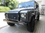 ランドローバー ディフェンダー 90SW 2.4TDCi XS 半革 純正AW サイドステップ 社外ステアリング 社外オーディオ 背面タイヤ 4人乗り Nox/PM適合 3ナンバー登録 新車並行車 右ハンドル 記録簿付の中古車