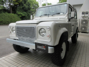 ランドローバー ディフェンダー 90SW 4.0V8 50th Anniversary SR 新品ホイール＆M/Tタイヤ5本 特別限定車 全国450台限定 ヘリテイジスタイル 新品SUSマフラー ステンレスボルト 背面タイヤ 6人乗り AT車 ワンオーナー車 正規ディーラー車 右ハンドル 記録簿付の中古車