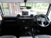 ランドローバー ディフェンダー 90SW XS 2.2TDCIディーゼル 半革 純正AW 4人乗り クリアレンズ サイドランナー 前後マッドフラップ 社外オーディオ Nox/Pm適合 3ナンバー登録 ワンオーナー車 禁煙車 新車並行車 右ハンドル 記録簿付の中古車