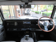 ランドローバー ディフェンダー 90SW 4.0V8 50th Anniversary SR スチールホイール サイドステップ 6人乗り AT車  特別限定車 全国450台限定 正規ディーラー車 右ハンドル 記録簿付の中古車