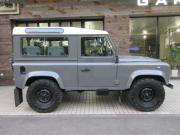 ランドローバー ディフェンダー 90SW 4.0V8 50th Anniversary SR スチールホイール サイドステップ 6人乗り AT車  特別限定車 全国450台限定 正規ディーラー車 右ハンドル 記録簿付の中古車