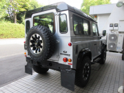 ランドローバー ディフェンダー 90SW XS 2.2TDCI 半革 ナビTV 新品AW＆M/Tタイヤ5本 社外オーディオ サイドランナー ブラックパック LEDレンズKIT MOMOステアリング 4人乗り Nox/Pm適合 3ナンバー ワンオーナー車 禁煙車 新車並行車 右ハンドル 記録簿付の中古車
