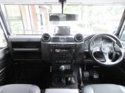 ランドローバー ディフェンダー 90SW XS 2.2TDCI 半革 ナビTV 新品AW＆M/Tタイヤ5本 社外オーディオ サイドランナー ブラックパック LEDレンズKIT MOMOステアリング 4人乗り Nox/Pm適合 3ナンバー ワンオーナー車 禁煙車 新車並行車 右ハンドル 記録簿付の中古車