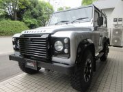ランドローバー ディフェンダー 90SW XS 2.2TDCI 半革 ナビTV 新品AW＆M/Tタイヤ5本 社外オーディオ サイドランナー ブラックパック LEDレンズKIT MOMOステアリング 4人乗り Nox/Pm適合 3ナンバー ワンオーナー車 禁煙車 新車並行車 右ハンドル 記録簿付の中古車