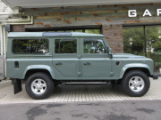 ランドローバー ディフェンダー 110SW XS 2.2TDCI 半革 純正AW AT換装済 社外オーディオ LEDレンズキット 背面タイヤ 7人乗り Nox/Pm適合 3ナンバー登録 ワンオーナー車 禁煙車 新車並行車 右ハンドル 記録簿付の中古車