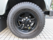 ランドローバー ディフェンダー 90SW 2.2Tdci XS 半革 純正AW 4人乗り AT換装済 ECUチューニング アルカンターラルーフライニング LEDヘッドライト LEDランプ MOMOステアリング 前後マッドフラップ サイドランナー 背面タイヤ 右ハンドル 記録簿付の中古車