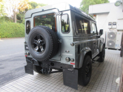 ランドローバー ディフェンダー 90SW 2.2Tdci XS 半革 純正AW 4人乗り AT換装済 ECUチューニング アルカンターラルーフライニング LEDヘッドライト LEDランプ MOMOステアリング 前後マッドフラップ サイドランナー 背面タイヤ 右ハンドル 記録簿付の中古車