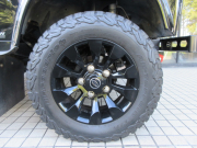 ランドローバー ディフェンダー 110DCAB 2.2Tdci XS 半革 2DIN 18AW 5人乗り エアサス RAW MOTOR SPORTカスタムカー AT換装済 LEDライト Dynaマット 社外Fグリル 社外Fバンパー 前後マッドフラップ サイドランナー 並行輸入車 右ハンドル 記録簿付の中古車
