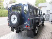 ランドローバー ディフェンダー 110SW 2.2Tdci ホワイトスチールホイール 5人乗り Nox/Pm適合 3ナンバー登録 前席シート張替済 ホワイトルーフ 稀少カラー マッドフラップ サイドランナー 背面タイヤ 並行輸入車 右ハンドル 記録簿付の中古車