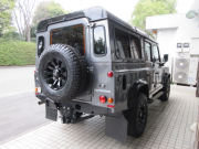 ランドローバー ディフェンダー 110SW 2.2Tdci XS 半革 Black sawtoothホイール 7人乗り AT換装済 キーレス シートヒーター ブラックパック クリアレンズ サイドランナー 前後マッドフラップ 背面タイヤ 並行輸入車 右ハンドル 記録簿付の中古車