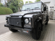 ランドローバー ディフェンダー 110SW 2.2Tdci XS 半革 Black sawtoothホイール 7人乗り AT換装済 キーレス シートヒーター ブラックパック クリアレンズ サイドランナー 前後マッドフラップ 背面タイヤ 並行輸入車 右ハンドル 記録簿付の中古車