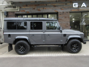 ランドローバー ディフェンダー 110SW 2.2Tdci XS 半革 Black sawtoothホイール 7人乗り AT換装済 キーレス シートヒーター ブラックパック クリアレンズ サイドランナー 前後マッドフラップ 背面タイヤ 並行輸入車 右ハンドル 記録簿付の中古車